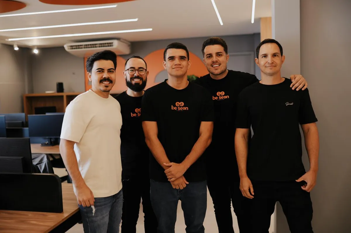 Pessoas do time Be Seen no escritório